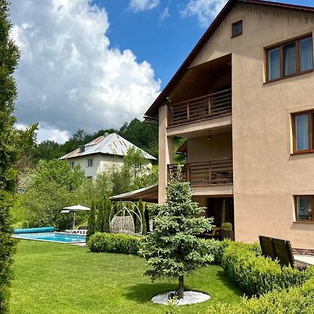 Hotel Купецький Двір Mizhhirya  Exterior foto