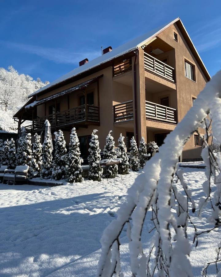 Hotel Купецький Двір Mizhhirya  Exterior foto