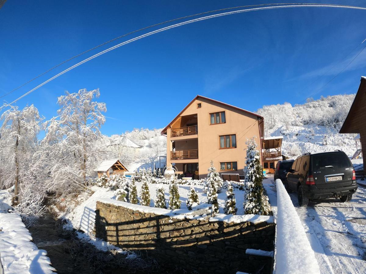 Hotel Купецький Двір Mizhhirya  Exterior foto